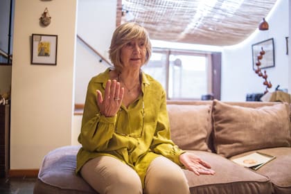 "Vendía lápices en la calle para financiar sus estudios", recuerda su hija Claudia, de su padre