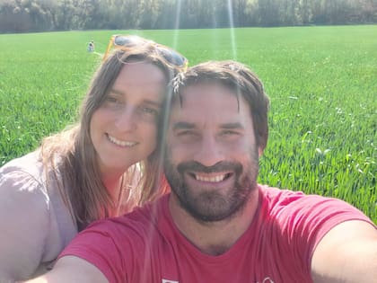 ¿Vendiste tu casa?, me preguntaban incrédulos. Lo que hicimos fue romper preceptos establecidos por la sociedad en la que estamos inmersos: vender la casa, sacar a nuestras hijas del colegio privado y anotarlas en una escuelita rural perdida en el medio del campo.