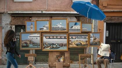 Venecia empetrolada, la obra que exhibió en Venecia