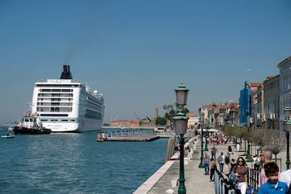 Los cruceros ya no se acercarán más a la costa veneciana porque fueron prohibidos