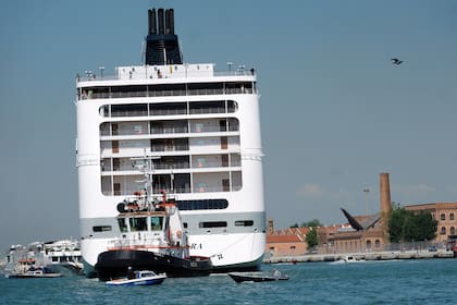 Al menos cuatro personas resultaron heridas