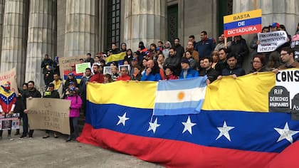 Venezolanos exiliados protestaron contra Maduro