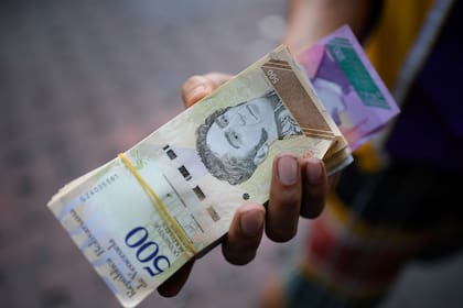 Venezuela registró una inflación de 4,2% en marzo, pero se espera una cifra anual de más de 400%. (Federico PARRA / AFP)