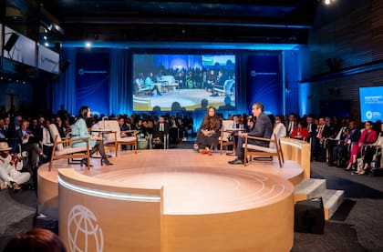 “Vengo donde la agricultura no solamente es una industria, sino un estilo de vida, en las que trabajamos con cooperativas de mujeres y pequeños productores", dijo Parra en el foro del Banco Mundial