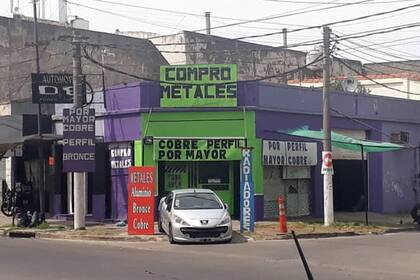 Los galpones de chatarreros compran todo tipo de metales no ferrosos, que no se oxidan: cobre, aluminio, zinc, bronce, etc