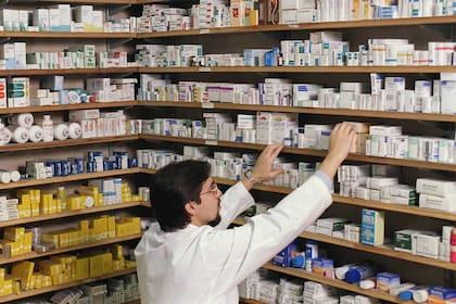 Hay fármacos con precios que se cotizan en dólares y alteran la economía doméstica