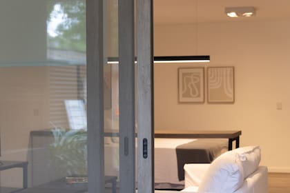 Ventanas de PVC en color Monument, fabricadas por Welttechnik.