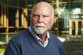 El polémico legado de Craig Venter, el científico que ayudó a descifrar el genoma humano