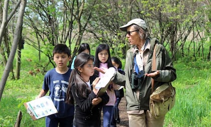 "Veo una obsesión con los dispositivos electrónicos; pero, al mismo tiempo, nunca he conocido a un niño que, cuando salimos y empezamos a mirar arañas, libélulas y mariposas se quede mirando el celular", contó Wendy Paulson