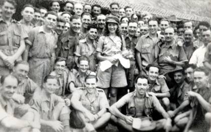 Vera Lynn con las tropas británicas, en Birmania (1942)