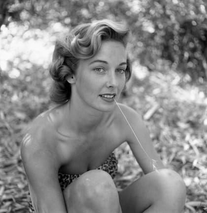 Vera Miles en una imagen de 1954 que se utilizó para promover el film Tarzan's Hidden Jungle,' del director Harold Schuster (Photo by Murray Garrett/Getty Images)