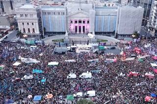 Aborto: cómo se organizan los pañuelos verdes y celestes en modo pandemia