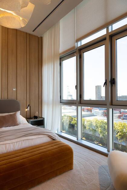 Verificar el aislamiento de puertas y ventanas es clave para evitar el frío