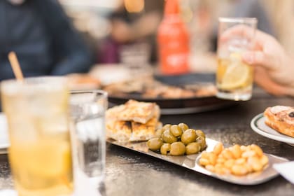 Vermú, pizzas y fainá en el Abasto.