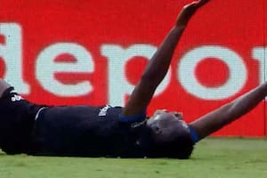 La durísima patada de un defensor argentino que provocó una batalla campal