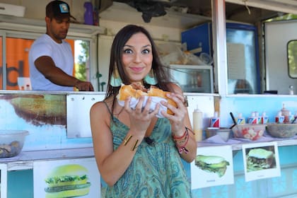 Un choripán en la Costanera: uno de los puntos altos de la visita de Zumalacárregui a Buenos Aires