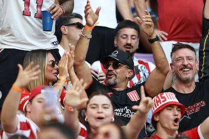 Verón, habitual crítico de la AFA, como un hincha más de Estudiantes