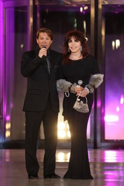 Verónica Castro junto a Gabriel Canci, en el Hyatt de Moda 2010, en Mendoza