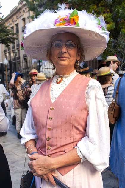 Verónica Cicchi, de la Sociedad Victoriana Argentina, apostó a un sombrero de época