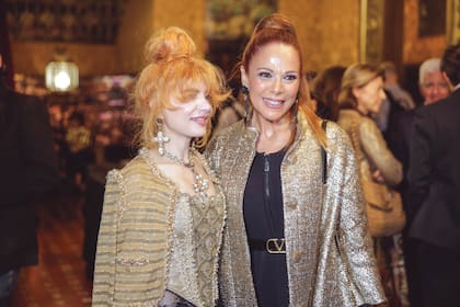 Verónica de la Canal e Ileana Calabró en la gala benéfica