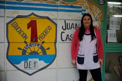 Verónica Figueroa está al frente de la Escuela N° 1 "Juan Jose Castelli", ubicada en Recoleta