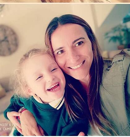 Verónica Garuti junto a Clara viven en un barrio privado de Tigre (Buenos Aires)