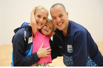 Veronique Guillemette, con su esposo Daniel Maggi y su hija Elena