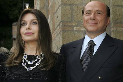 VEronica Lario y Silvio Berlusconi, en una imagen de 2004, cinco años antes de un complejo divorcio