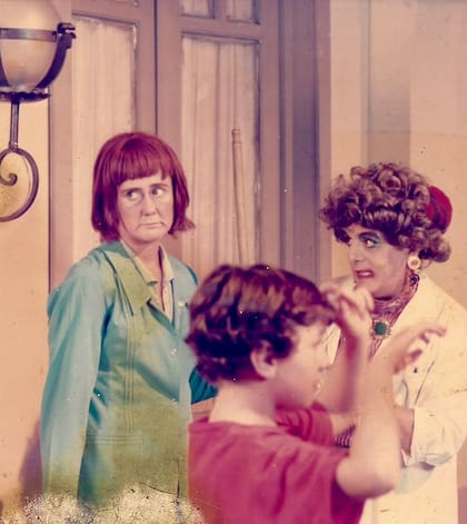 Verónica Llinás junto con Antonio Gasalla en el recordado sketch de "la maestra Noelia", en el programa El palacio de la risa