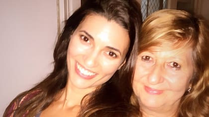 Verónica Perdomo con su mamá