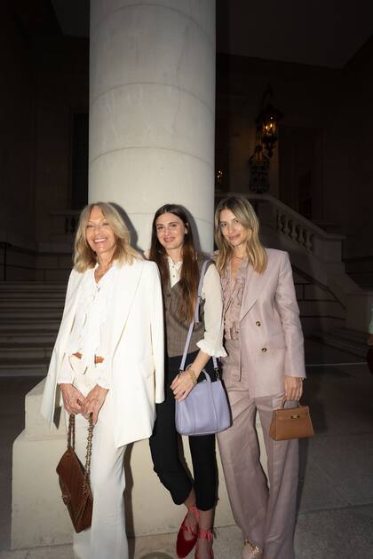 Verónica Santesteban, Mía Flores Pirán y Angie Landaburu