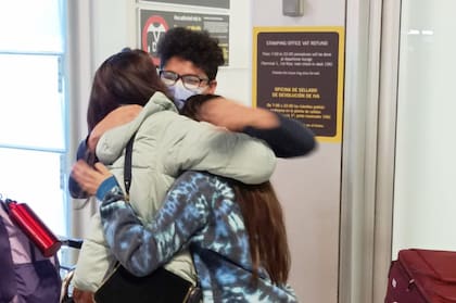 Verónica viajó primero sola, sus hijos terminaron el año lectivo y la siguieron meses después.