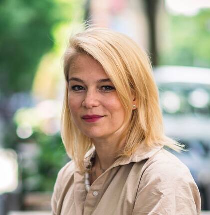 Veronika Munk: "Es muy importante ser siempre transparente con los lectores sobre el uso de IA, no publicar sin hacer múltiples revisiones y nunca excluir el elemento humano del proceso"