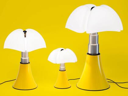 Versión 'pop' de la clásica 'Pipistrello' de Gae Aulenti para Martinelli Luce.