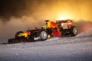 Las piruetas de Verstappen, el campeón que aceleró su Red Bull en el hielo y la nieve