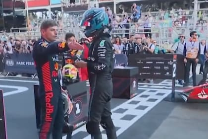 Verstappen discute con Russell luego de la carrera sprint de Bakú, en 2024; son los pilotos que peor se llevan entre sí en la Fórmula 1.