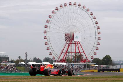 Verstappen, girando el viernes en el circuito de Suzuka. Hoy los autos quedaron guardados.