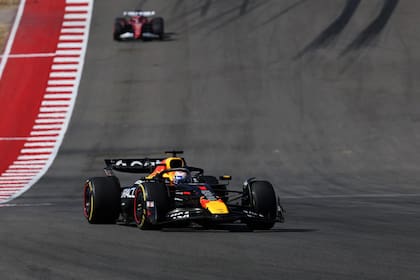 Verstappen saca ventajas en Austin y mete presión a los MacLaren