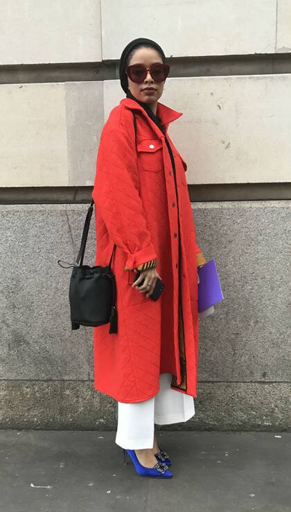 Vertiginosos, en satén y con pedrería, los stilettos ganan terreno en el street style