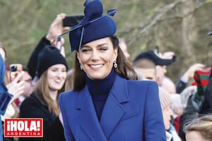 Vestida en total blue, con los pendientes de zafiro y diamantes que perteneció a Lady Di, Kate Middleton se unió a la celebración.