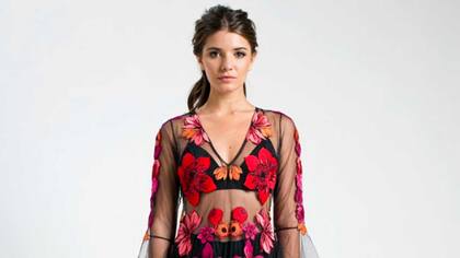 Vestido de tul con bordado en flores de hilo