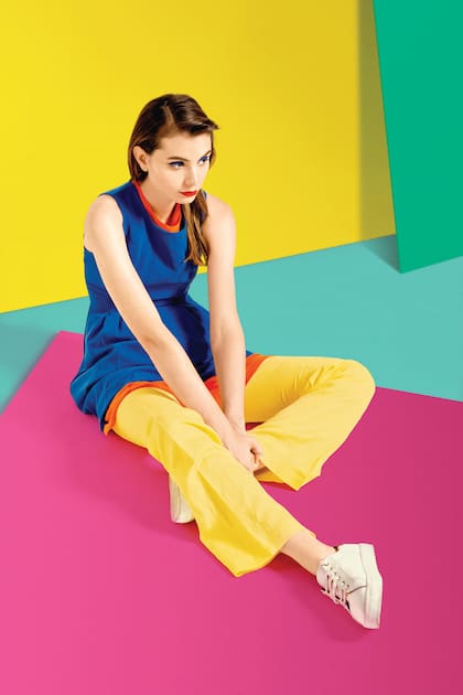 Vestido ($ 2180, Markova), vestido de seda irregular ($ 3288, Giesso), pantalón de lino ($ 1299, Markova), abotinados de cuero ($ 3500, Hush Puppies en Grimoldi)