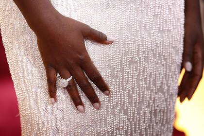 El diseño de Calvin Klein tiene 6000 perlas bordadas a mano; hasta hoy se creía que estaba valuado en 150.000 dólares