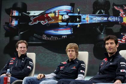 Horner, el tetracampeón Sebastian Vettel y el australiano Mark Weber compusieron la primera fórmula del éxito para Red Bull Racing, entre 2010 y 2013.