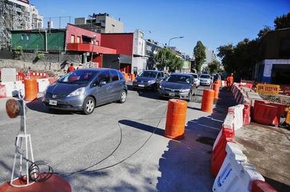 se nivelaron las zonas de las antiguas vías para que coincida con la pendiente de las veredas y las calles