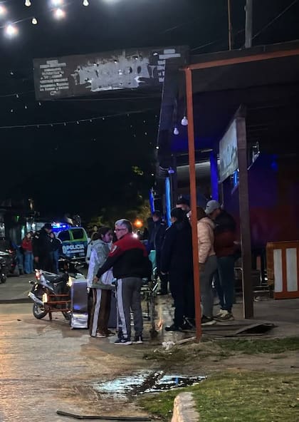 Viajaba en una moto como acompañante y murió cuando la conductora se distrajo con el celular y chocó.