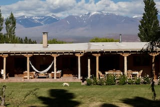 San Juan. Una casa de adobe con vista imponente a la Cordillera