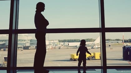 Viajar con niños en vuelos de larga duración puede ser un gran desafío