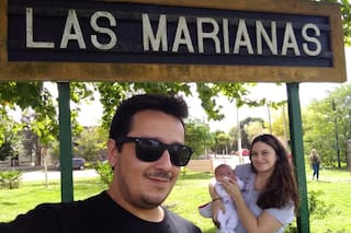 Visitan pueblos ocultos desde que son novios y hoy llevan a sus hijos