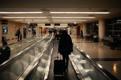 Viajar requiere de mucho cuidado, más si es a través de un aeropuerto de Estados Unidos